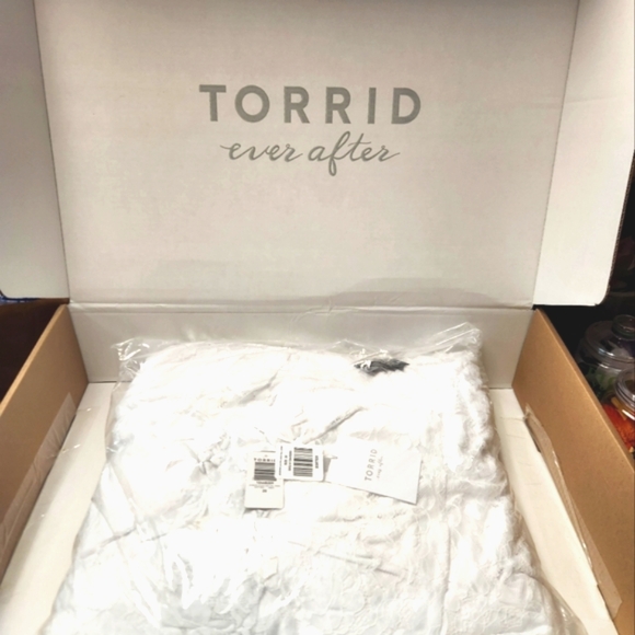 ❤️NWT VINTAGE TORRID WEDDING DRESS WHITE LACE OFF SHOULDER A LINE GOWN PLUS SIZE - Picture 7 of 14